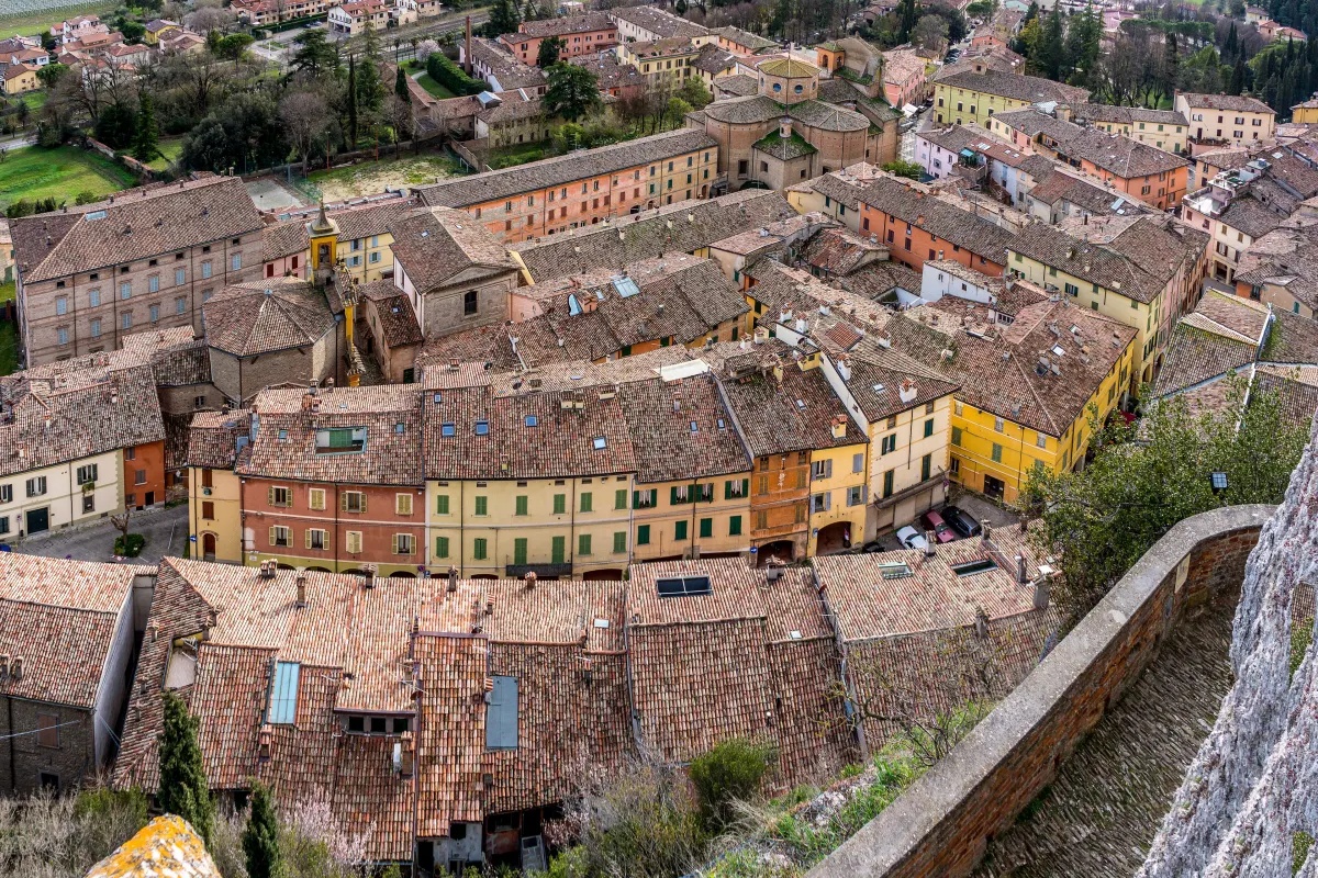Toits du centre historique de Brisighella vus depuis la tour de l’Horloge