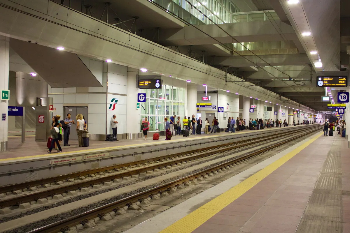 Quais souterrains de la gare grande vitesse de Bologna Centrale