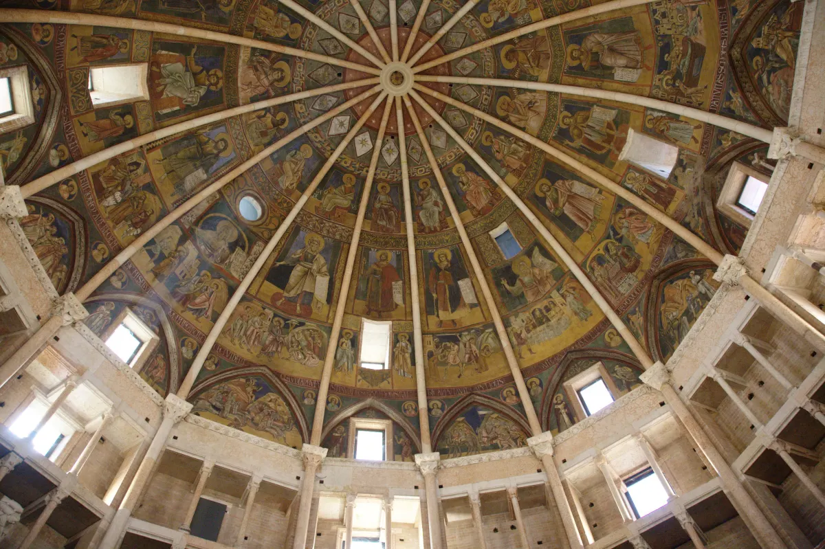 Coupole peinte de fresques du baptistère de Parme