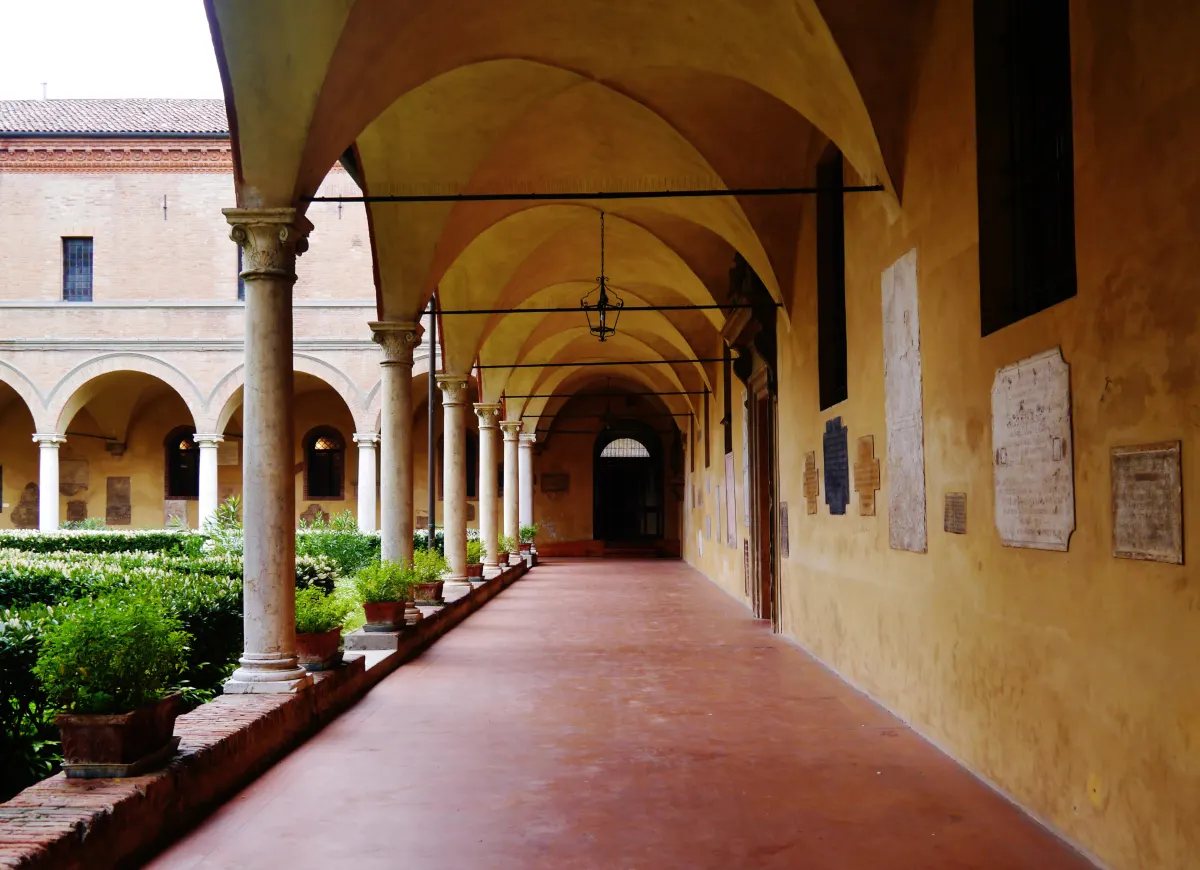 Cloître à arcades de la basilique San Domenico